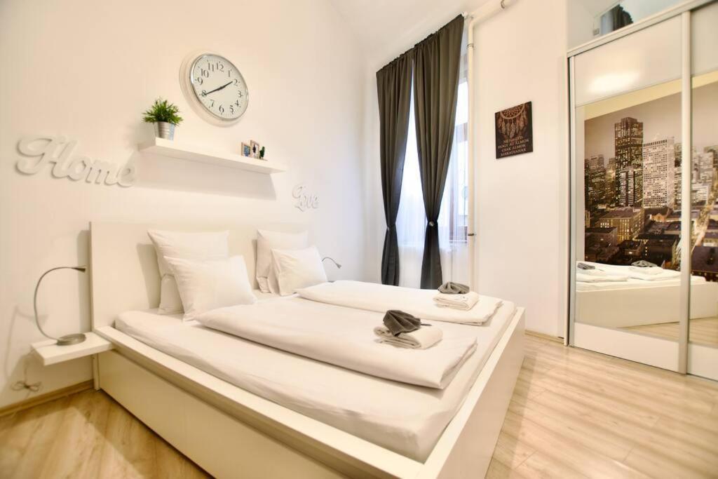 Standard Apartment By Hi5- Podmaniczky Street Budapeşte Dış mekan fotoğraf